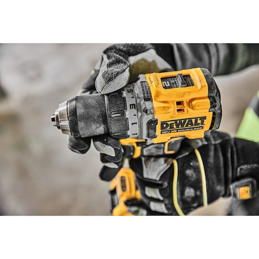 A gloved hand adjusting the torque setting on a DCD800P2T 18V XR Brushless Drill Driver