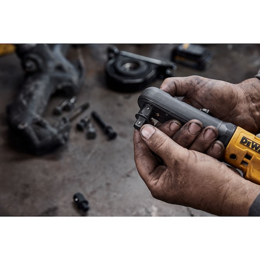 Feature shot of the anvil being changed on the the 12V MAX XTREME(™) Sealed Head Ratchet