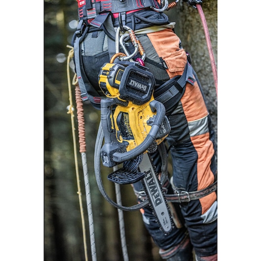 Close up showing the DCMCST635N harness